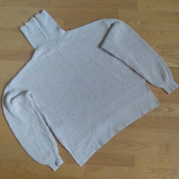 Urban Outfitters Women's Cream Cropped Knit Y2K Turtleneck Sweater - Picture 7 of 8